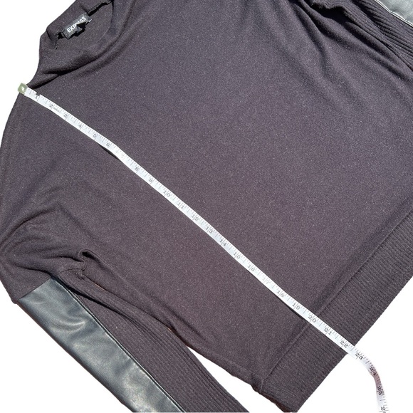 Sweater - Picture 3 of 4